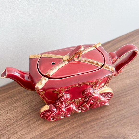 Cinderella Carriage Teapot with Gold Gilding, Ellgreave Pottery Co, 1941-1952 - Picture 8 of 10